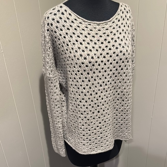 Bloomingdale’s gray open knit long sleeve wide crewneck cashmere sweater. Small. - Picture 1 of 5